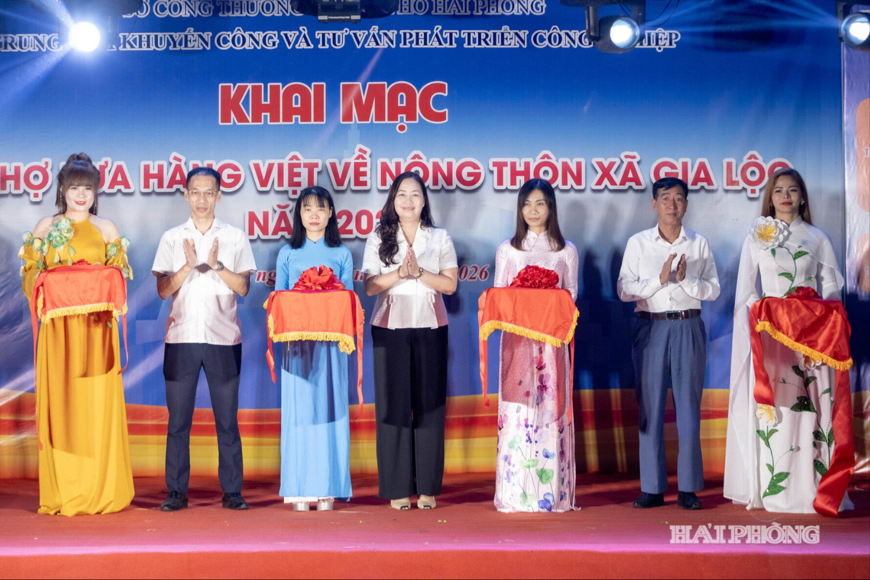 Khai mạc Phiên chợ đưa hàng Việt về nông thôn xã Gia Lộc